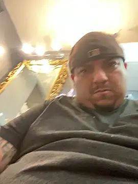 valleyoneofakind online show from December 8, 9:30 pm