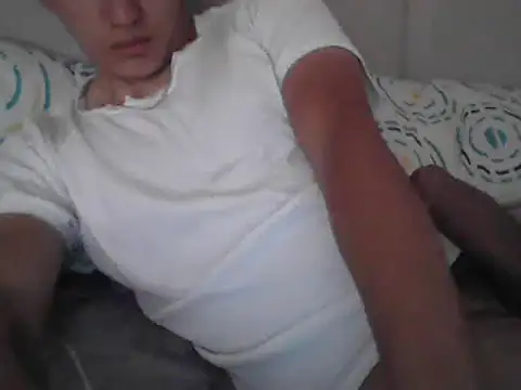 Snapshot of Estebitan_vm chatting on February 12, 2:10 pm Estebitan vm online show from February 12, 2:10 pm