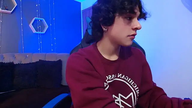 Luke Howland online show from December 24, 6:06 pm