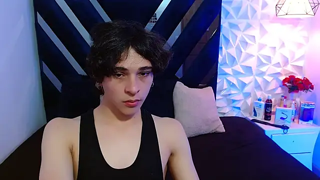 Luke Howland online show from December 12, 3:32 am