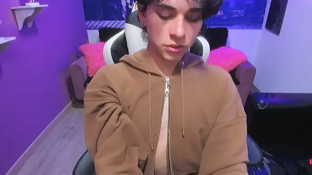 Luke Howland online show from December 17, 1:49 pm