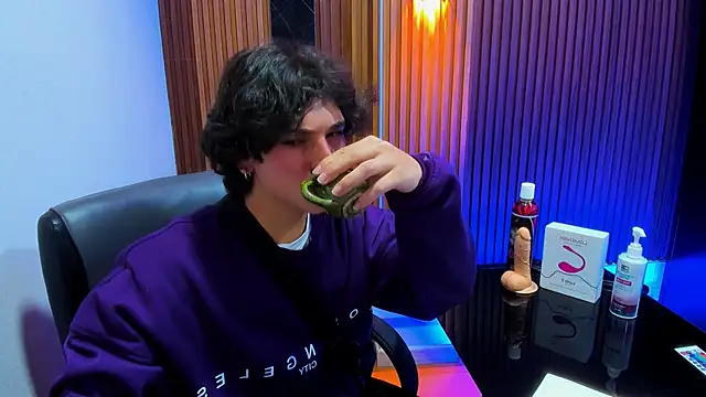 Luke Howland online show from January 24, 8:22 pm