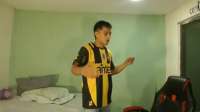 danielitopapuu online show from February 26, 12:23 am