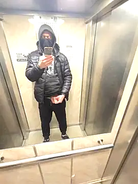 Snapshot of McdyllanXX chatting on January 13, 12:09 am McdyllanXX online show from January 13, 12:09 am