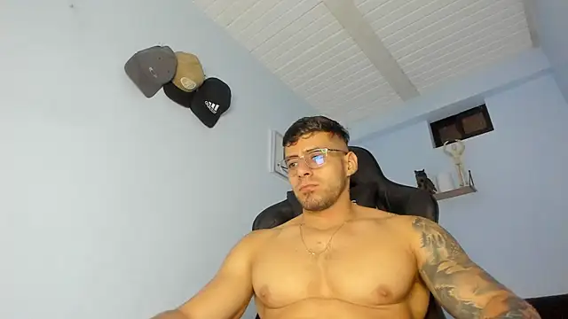 Snapshot of _Poseidon1_ chatting on February 24, 4:05 am  Poseidon1  online show from February 24, 4:05 am