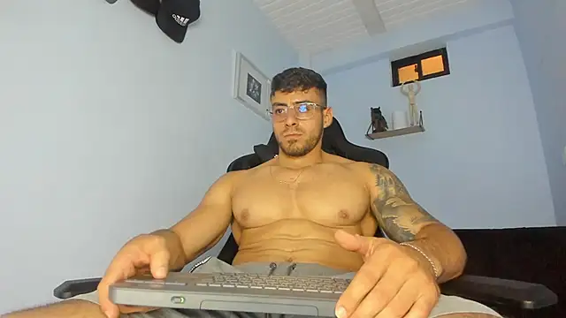 Snapshot of _Poseidon1_ chatting on February 13, 8:13 pm  Poseidon1  online show from February 13, 8:13 pm