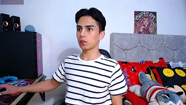 OwenBluee online show from December 2, 6:27 am