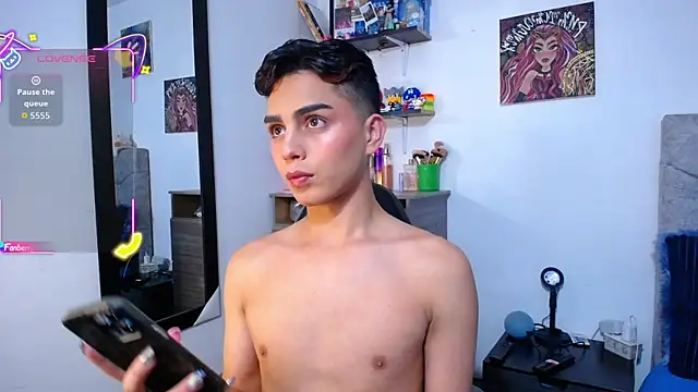 OwenBluee online show from April 4, 11:40 am