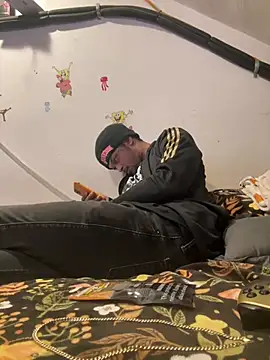 Snapshot of rayyymack chatting on December 9, 11:09 pm rayyymack online show from December 9, 11:09 pm