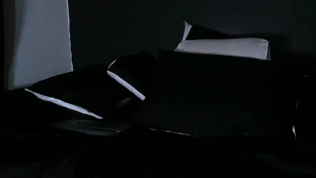 Dylanwhite23  online show from November 14, 12:25 am