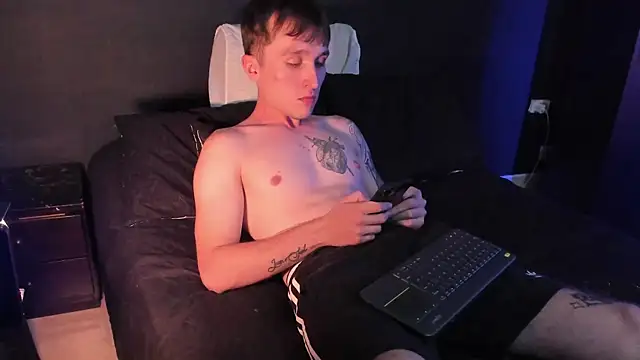 Dylanwhite23  online show from September 14, 11:51 pm