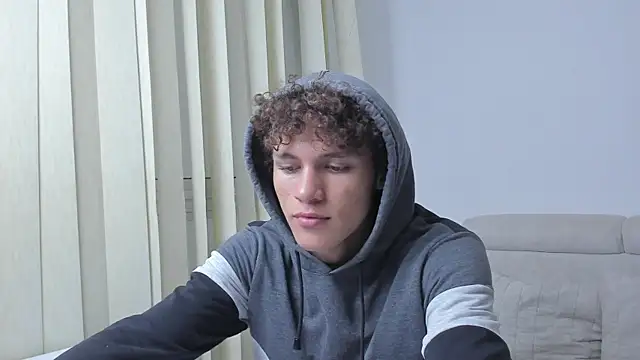 laurent nova online show from December 10, 3:19 am