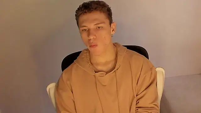 laurent nova online show from February 10, 6:45 pm