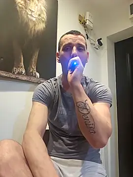 Snapshot of Aian09 chatting on March 5, 10:44 pm Aian09 online show from March 5, 10:44 pm