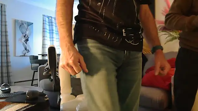 Snapshot of Towndude123 chatting on February 9, 10:11 pm Towndude123 online show from February 9, 10:11 pm