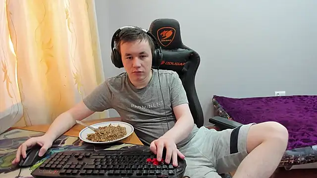 iliaskrislove online show from December 18, 7:37 am