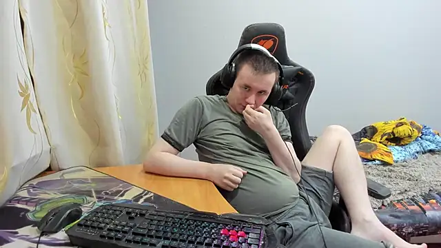 iliaskrislove online show from October 26, 7:49 pm