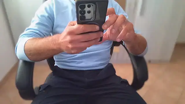 Snapshot of cocco1980xxxx chatting on October 14, 7:37 am cocco1980xxxx online show from October 14, 7:37 am