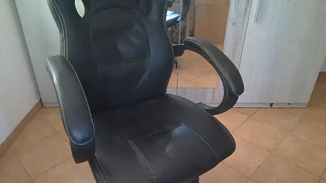 Snapshot of cocco1980xxxx chatting on October 24, 7:54 am cocco1980xxxx online show from October 24, 7:54 am