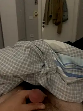 Snapshot of Erenn34 chatting on October 13, 10:27 pm Erenn34 online show from October 13, 10:27 pm