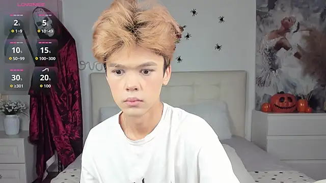 Felix Rey online show from October 16, 4:37 pm