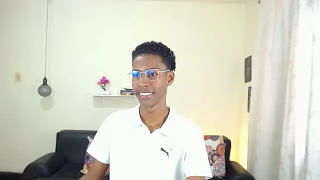 Snapshot of maiki18_ chatting on February 3, 1:51 pm maiki18  online show from February 3, 1:51 pm