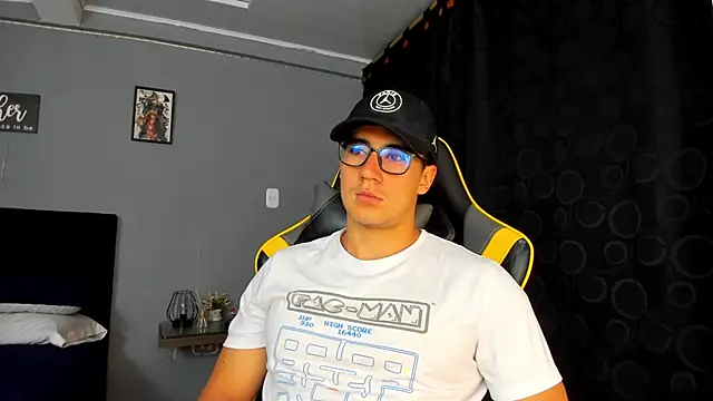 owengray2n online show from September 15, 2:14 am