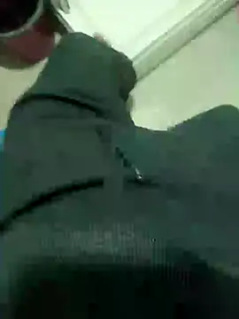 Snapshot of ekimeskim1 chatting on December 7, 1:15 am ekimeskim1 online show from December 7, 1:15 am