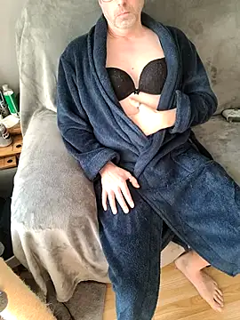 JulianJ50 online show from December 4, 1:18 pm