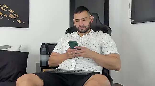 Dereck vega online show from January 19, 9:45 pm