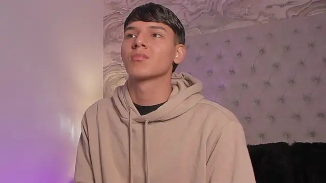 Kev jenner online show from December 18, 7:08 pm