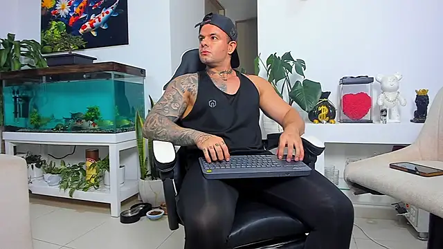 Snapshot of Johnnygrayson1 chatting on October 25, 2:02 am Johnnygrayson1 online show from October 25, 2:02 am
