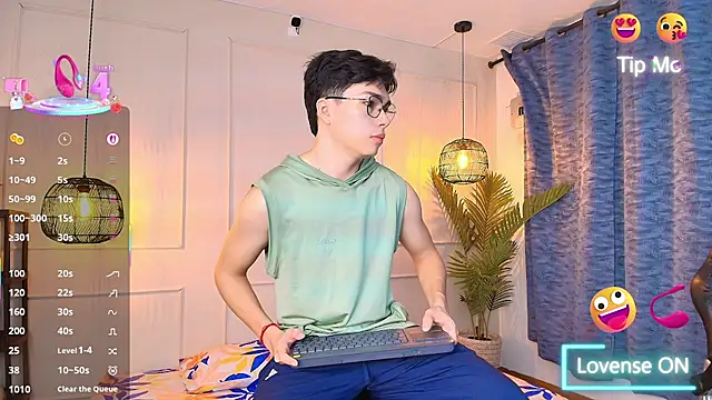 luandy online show from March 4, 11:39 am