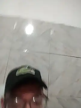 Snapshot of Malvadoo25 chatting on October 27, 11:45 am Malvadoo25 online show from October 27, 11:45 am