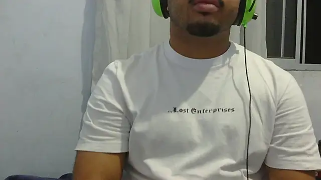 Mobtcreator23 online show from June 25, 3:20 am