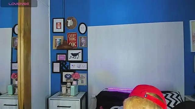 VladHellsing4 online show from November 5, 2:30 pm