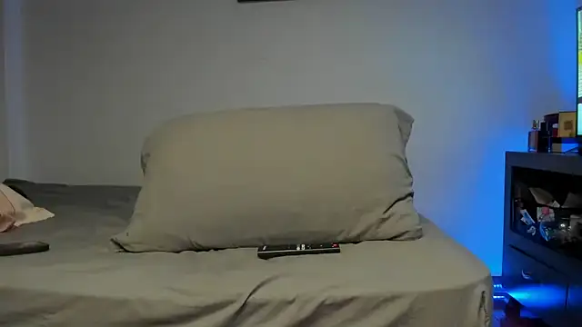 Snapshot of OliverBennet chatting on October 24, 2:13 am OliverBennet online show from October 24, 2:13 am