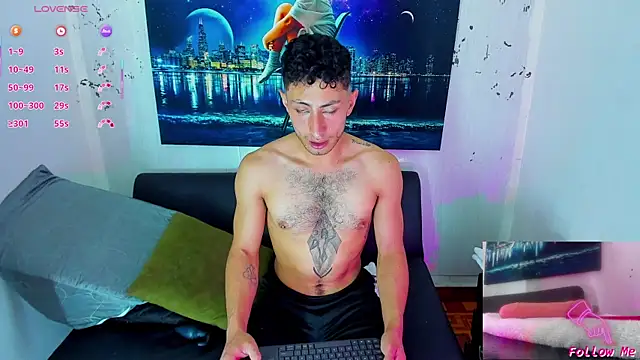 Piggy Eddy online show from November 6, 9:29 pm