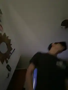 Snapshot of latino1986 chatting on February 22, 1:22 am latino1986 online show from February 22, 1:22 am