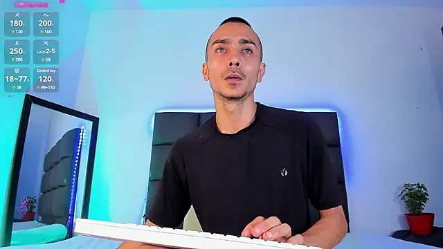 Snapshot of steven_hott8 chatting on February 26, 6:53 pm steven hott8 online show from February 26, 6:53 pm