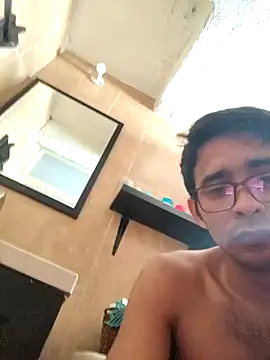 Snapshot of VL25DN26 chatting on October 16, 7:44 pm VL25DN26 online show from October 16, 7:44 pm