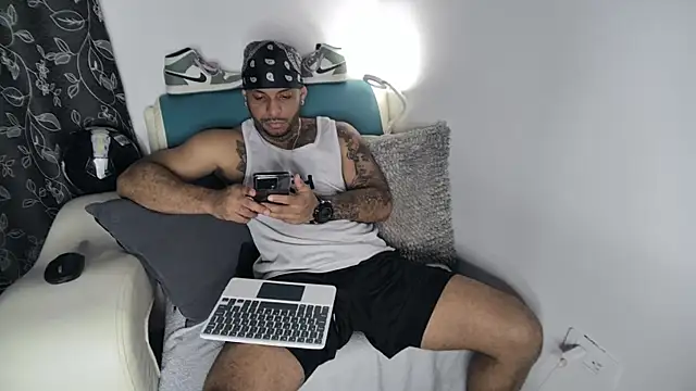 Leenar Key online show from December 13, 2:54 am