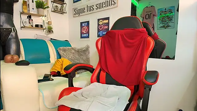 Leenar Key online show from December 17, 2:13 pm