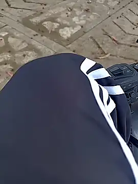 Snapshot of Cuervo_maniaco chatting on October 12, 4:45 pm Cuervo maniaco online show from October 12, 4:45 pm