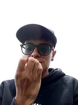 Snapshot of Cuervo_maniaco chatting on February 24, 5:53 pm Cuervo maniaco online show from February 24, 5:53 pm