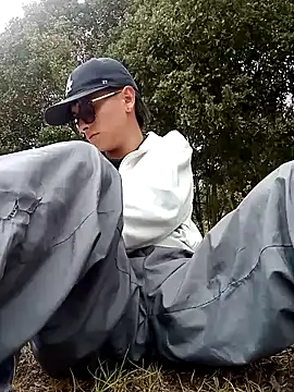 Snapshot of Cuervo_maniaco chatting on February 7, 7:06 pm Cuervo maniaco online show from February 7, 7:06 pm