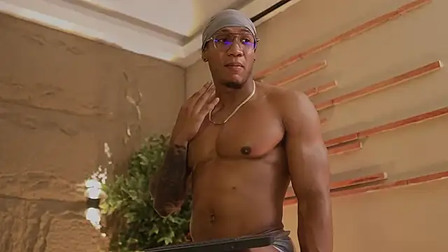 Logan Varela online show from November 12, 2:12 pm