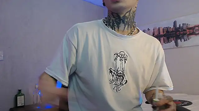 Snapshot of Andy_bapho chatting on January 8, 3:17 pm Andy bapho online show from January 8, 3:17 pm