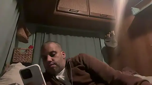 AbsolutMouuah online show from November 4, 7:37 pm