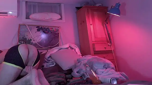 Funsizedshenanigans online show from December 3, 10:59 am